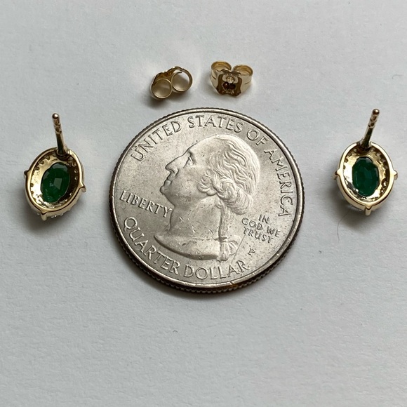 10K Yellow Gold Oval Shape Emerald and 0.10ct twt Diamond Stud Earrings NEW - Picture 3 of 11